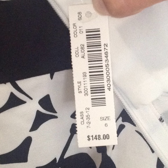 White House Black Market sleeveless flower dress - Picture 4 of 4